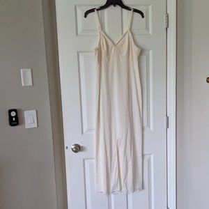 Vintage Ivory Formal Length "the Doesn't Slip" Anti Cling Slip By Sears -Size 40